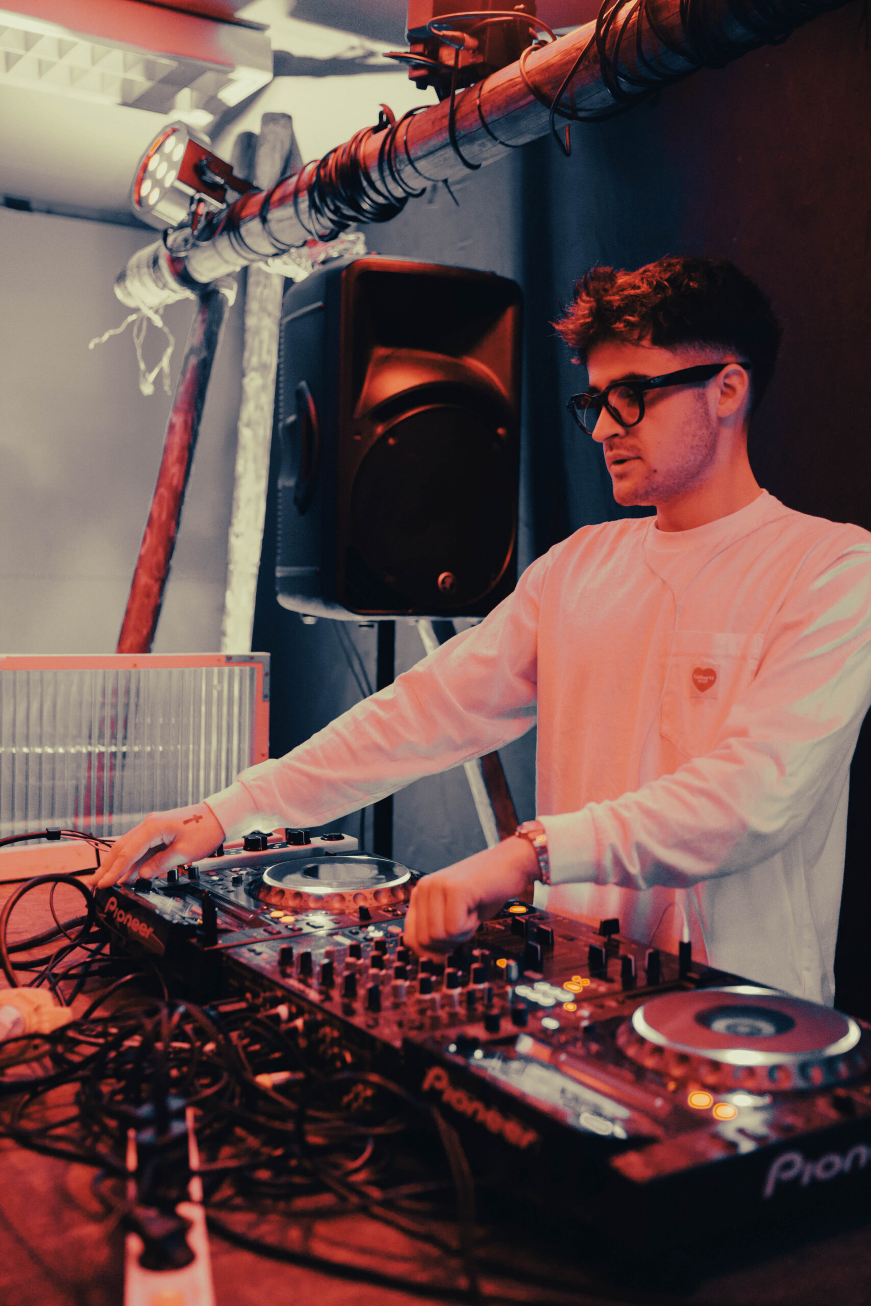 DJ REDIO aan de draaitafel